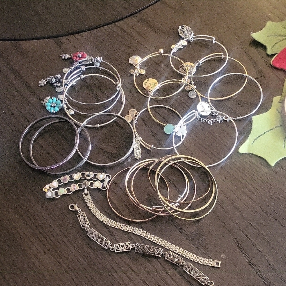 23 Bracelets